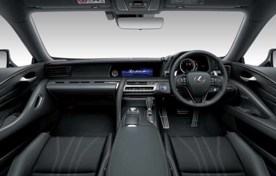 Торпедо Lexus LC500h 2017 года  (JP) (фото 7 из 30)